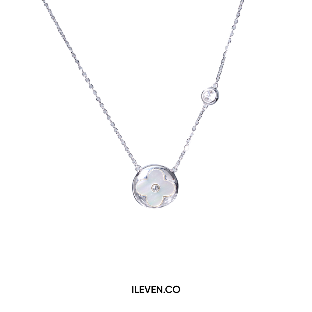 DÂY CHUYỀN NGỌC TRAI CỎ BA LÁCH MAY MẮN – ĐƯỢC CHẾ TẠO BẠC STERLING VỚI TRIPLESHIELD™