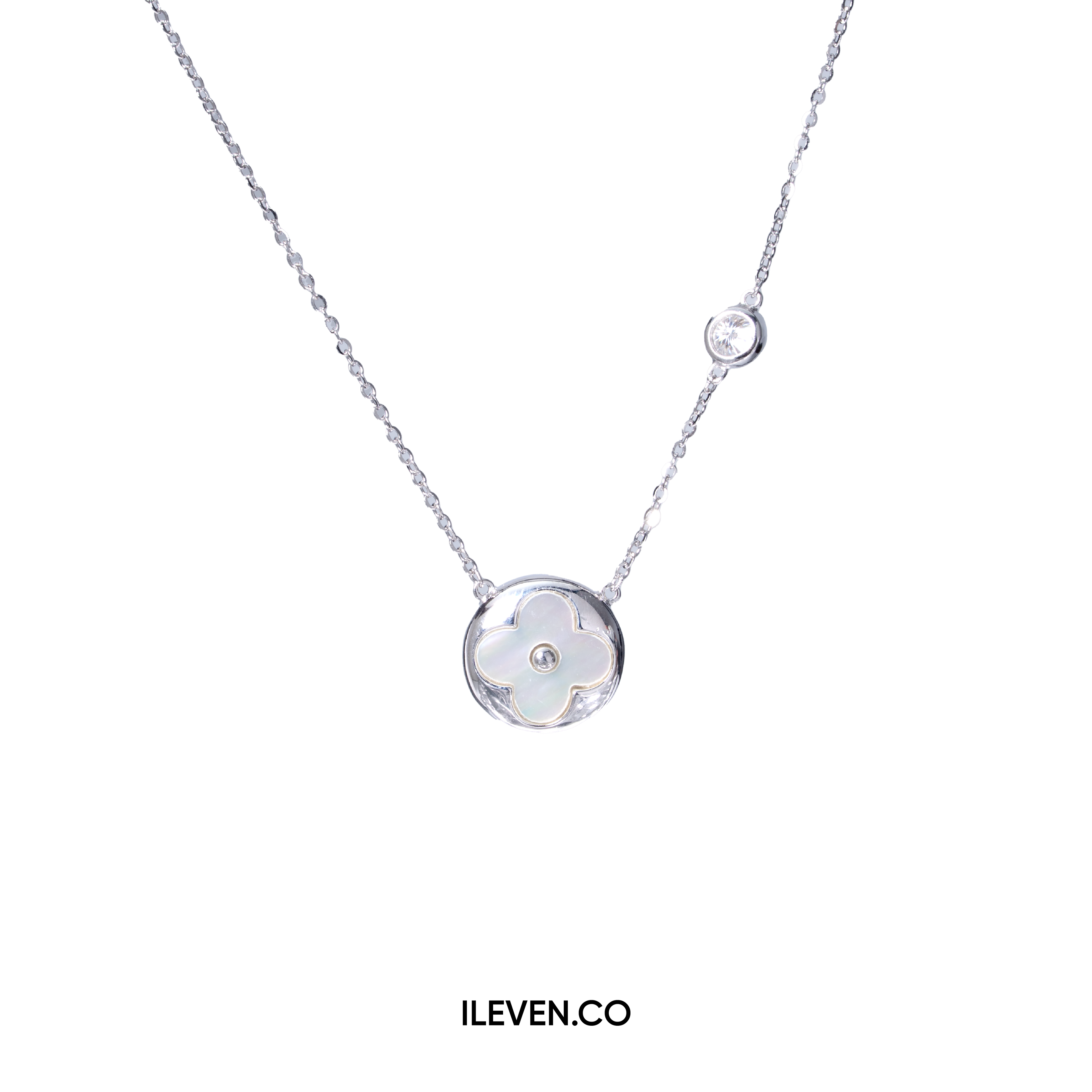 DÂY CHUYỀN NGỌC TRAI CỎ BA LÁCH MAY MẮN – ĐƯỢC CHẾ TẠO BẠC STERLING VỚI TRIPLESHIELD™