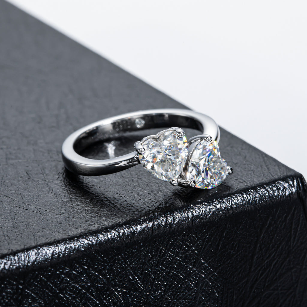 NHẪN HEART DUO MOISSANITE – ĐƯỢC CHẾ TẠO BẠC STERLING VỚI ETERNAGOLD™