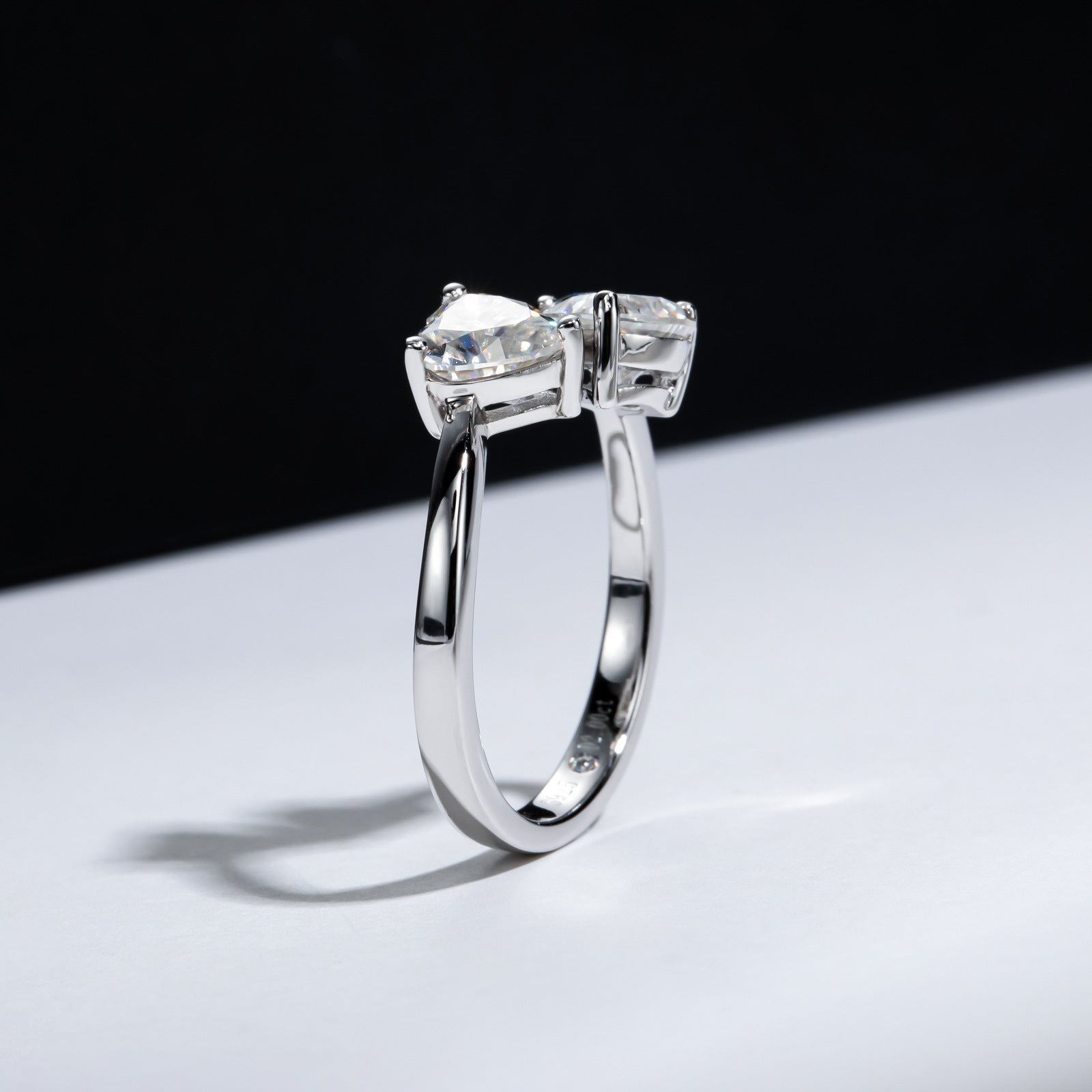 NHẪN HEART DUO MOISSANITE – ĐƯỢC CHẾ TẠO BẠC STERLING VỚI ETERNAGOLD™