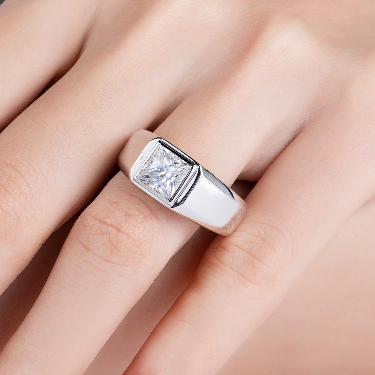 NHẪN MOISSANITE REGAL PRINCE – ĐƯỢC CHẾ TẠO BẠC STERLING VỚI ETERNAGOLD™