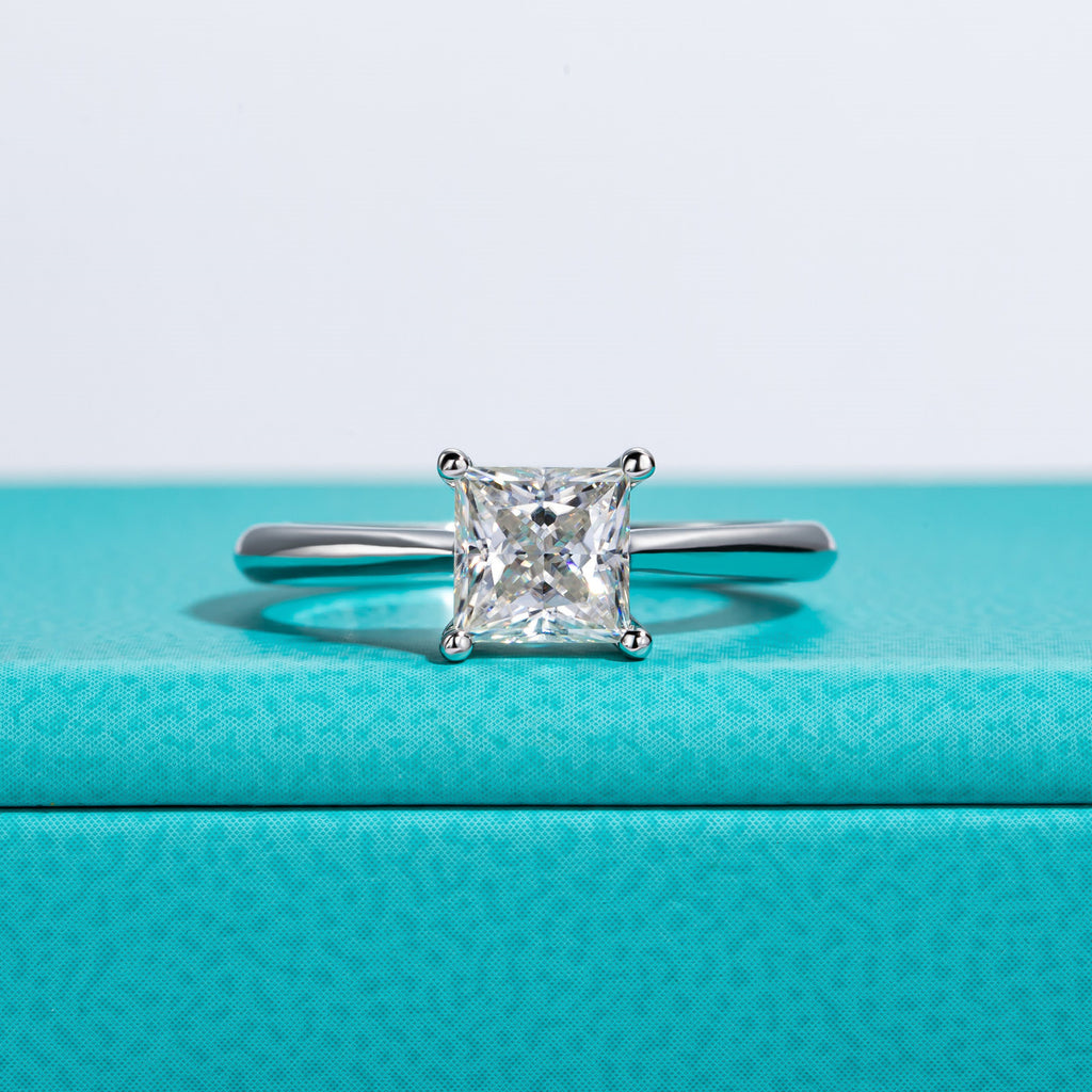 NHẪN SOLITAIRE CẮT CÔNG CHÚA – ĐƯỢC CHẾ TẠO BẠC STERLING VỚI ETERNAGOLD™