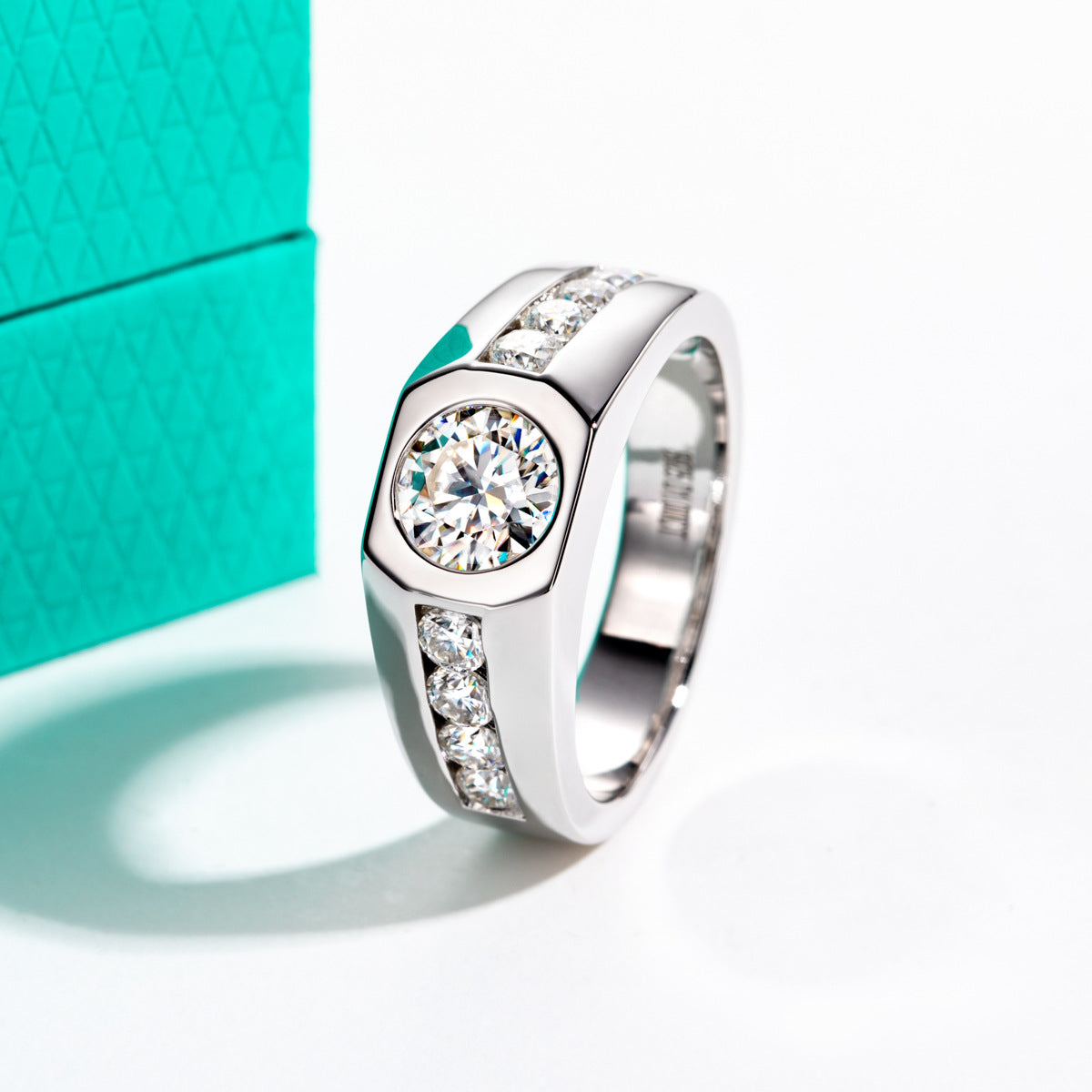 NHẪN MOISSANITE CỔ ĐIỂN RỰC RỠ – ĐƯỢC CHẾ TẠO BẠC STERLING VỚI ETERNAGOLD™