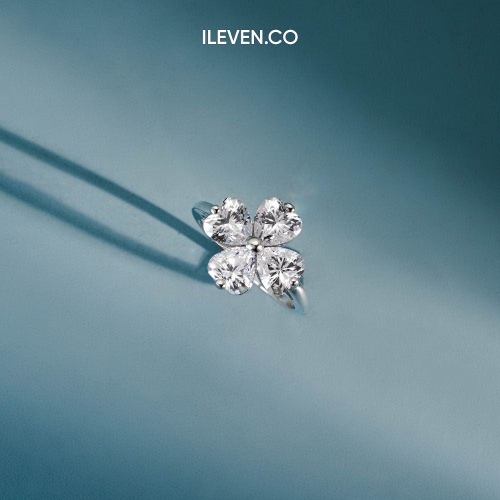 NHẪN CỎ BA LÁCH MAY MẮN TRẮNG – ĐƯỢC CHẾ TẠO BẠC STERLING VỚI TRIPLESHIELD™