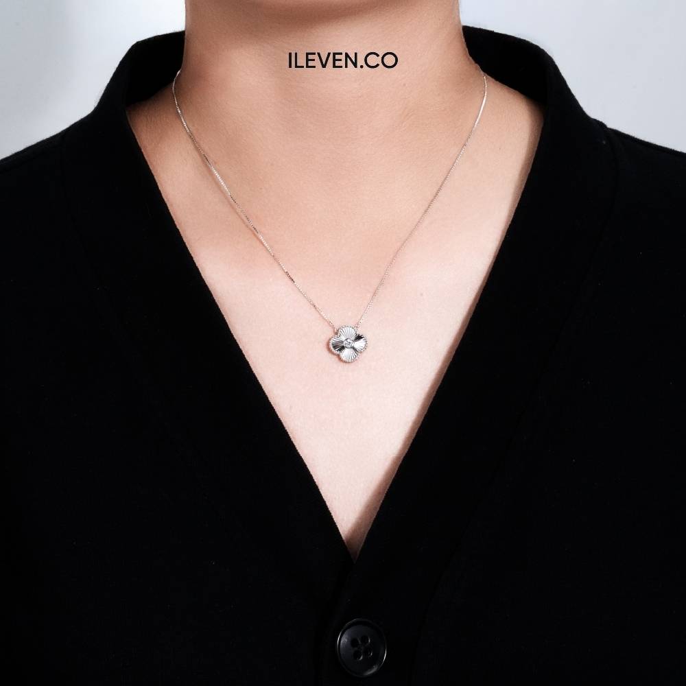 VÒNG CỔ PETAL GRACE – ĐƯỢC CHẾ TẠO BẠC STERLING VỚI TRIPLESHIELD™