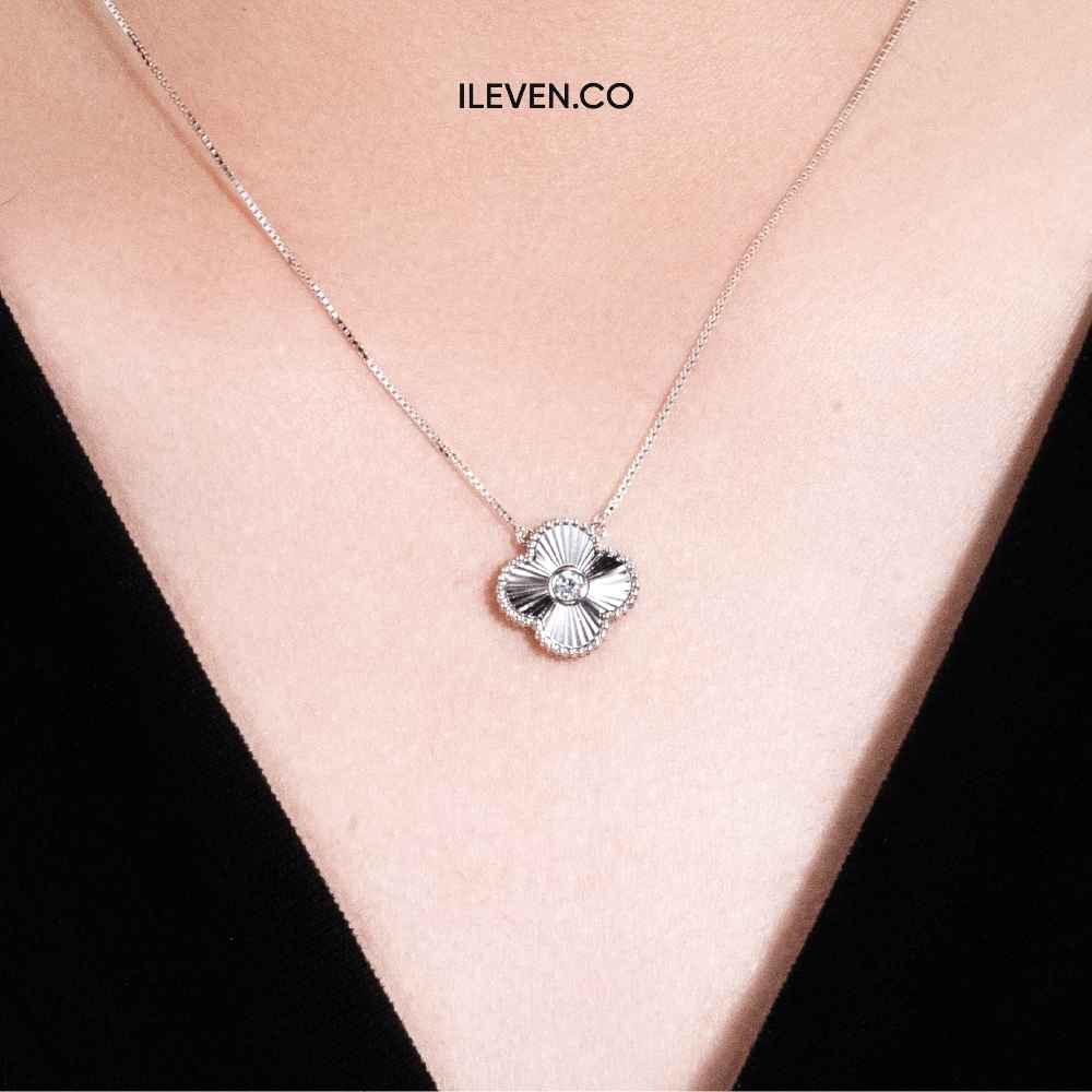 VÒNG CỔ PETAL GRACE – ĐƯỢC CHẾ TẠO BẠC STERLING VỚI TRIPLESHIELD™