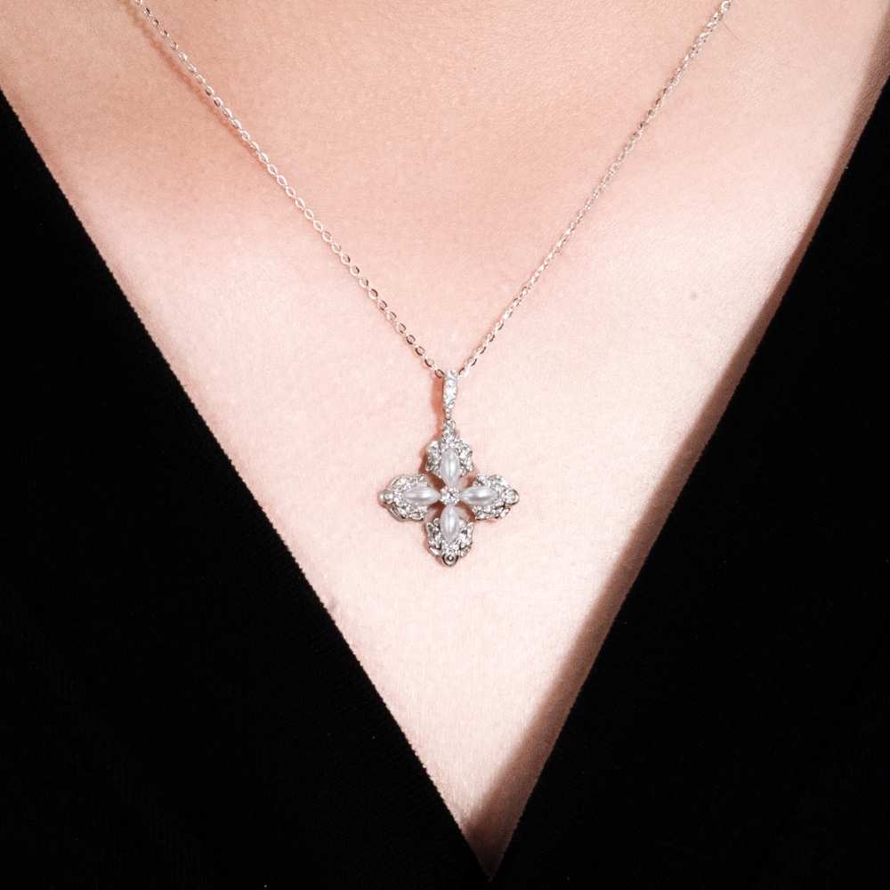 Dây chuyền hoa năm cánh – chế tác bằng bạc sterling với Triple Shield™