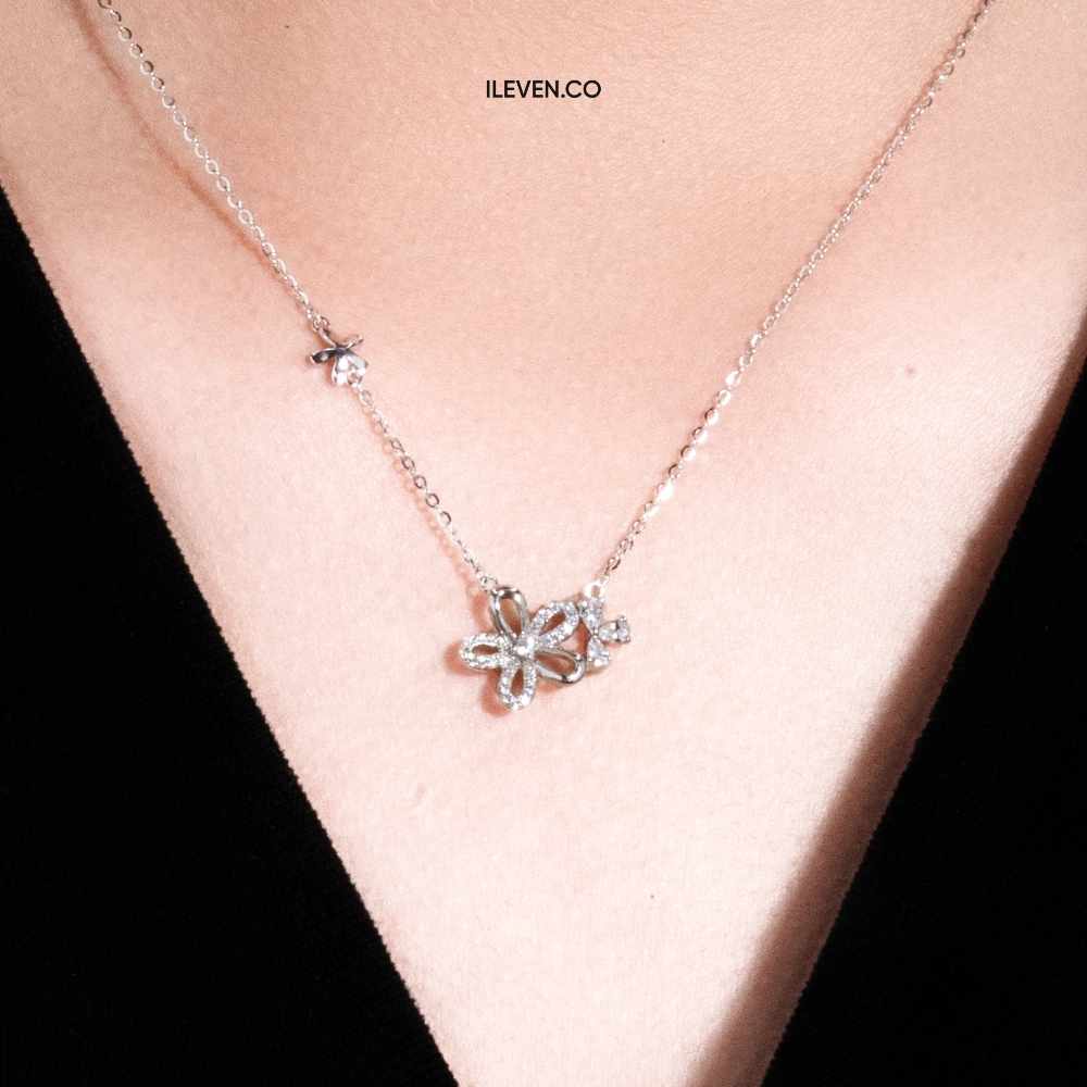 Vòng cổ năm cánh hoa – chế tác bằng bạc sterling với Triple Shield™