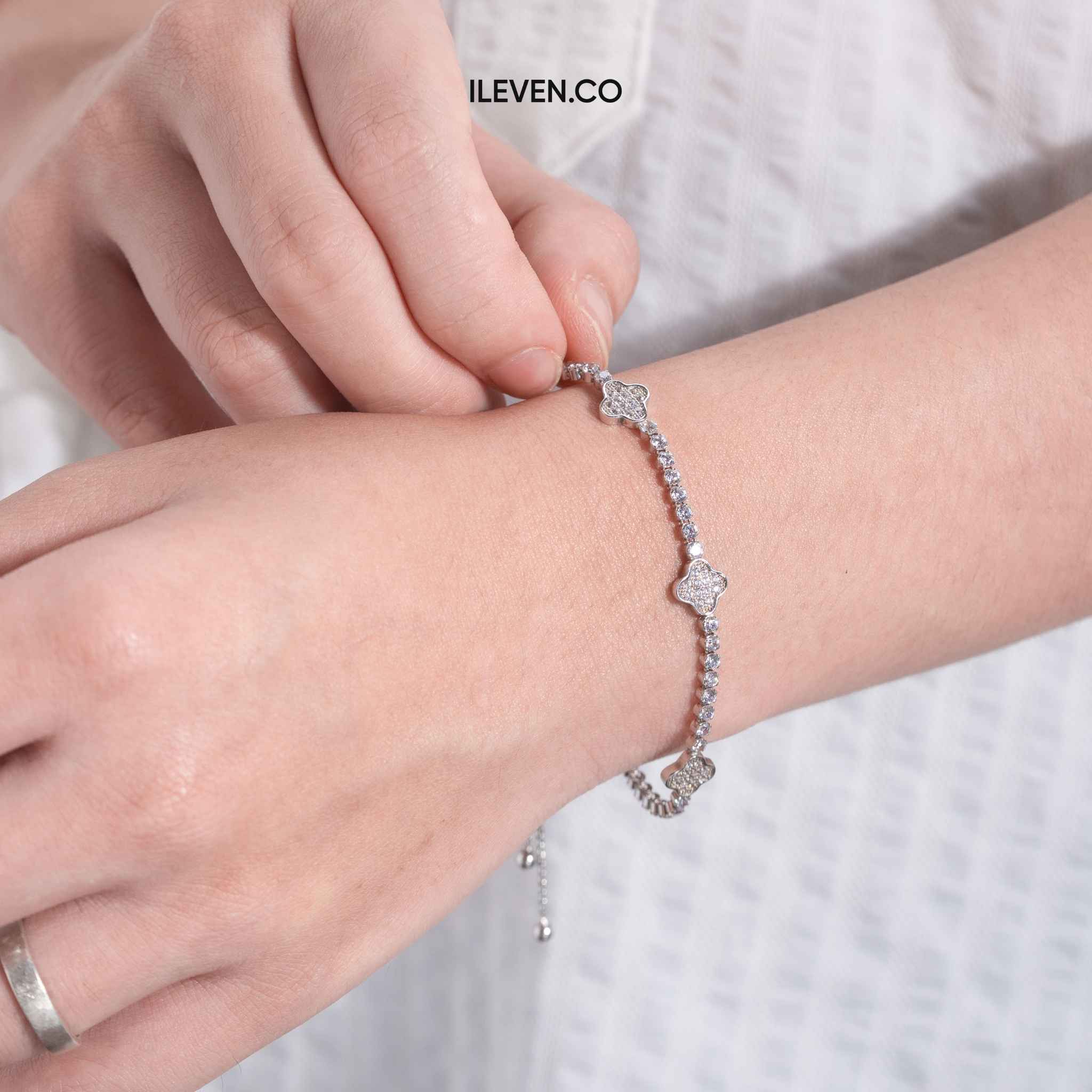 VÒNG TAY FOUR GRACE - ĐƯỢC CHẾ TẠO BẠC STERLING VỚI TRIPLESHIELD™