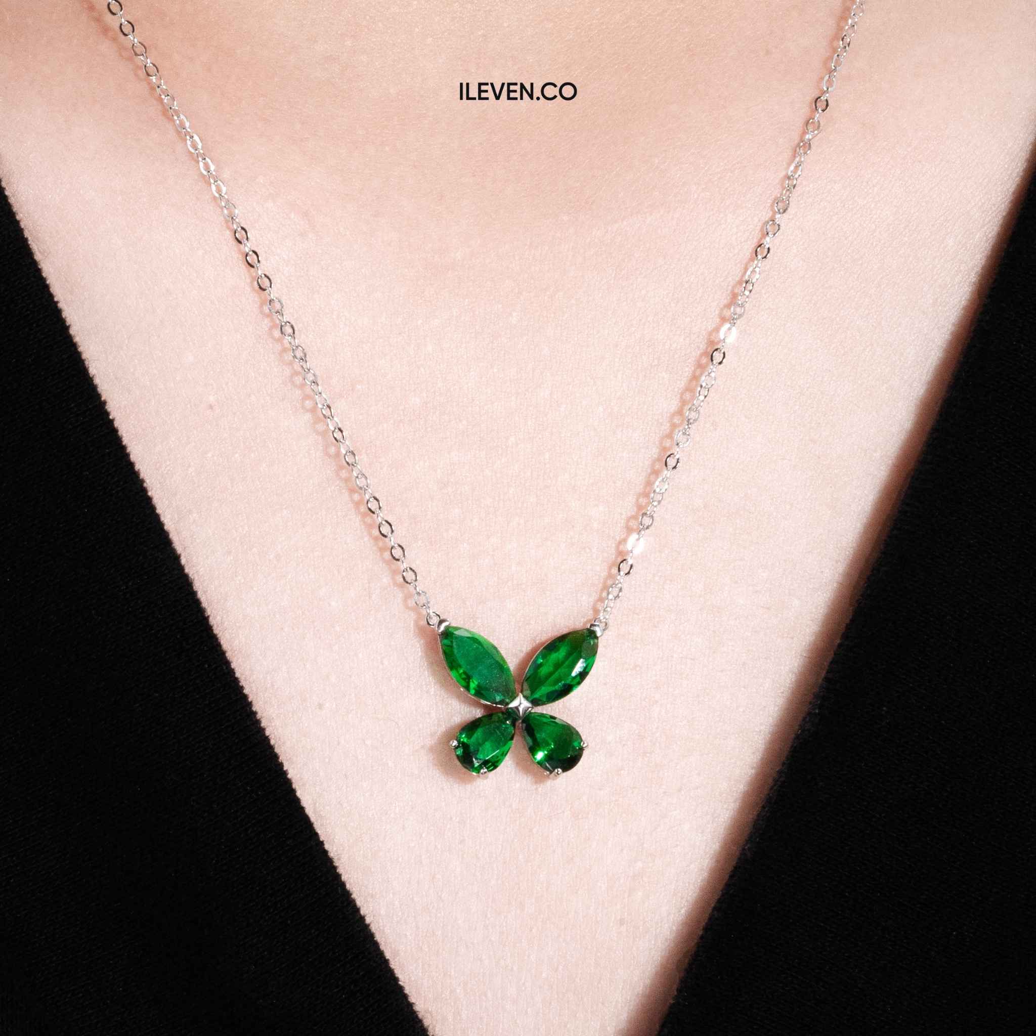 Dây chuyền bướm xanh lá cây rực rỡ – chế tác bằng bạc sterling với Triple Shield™