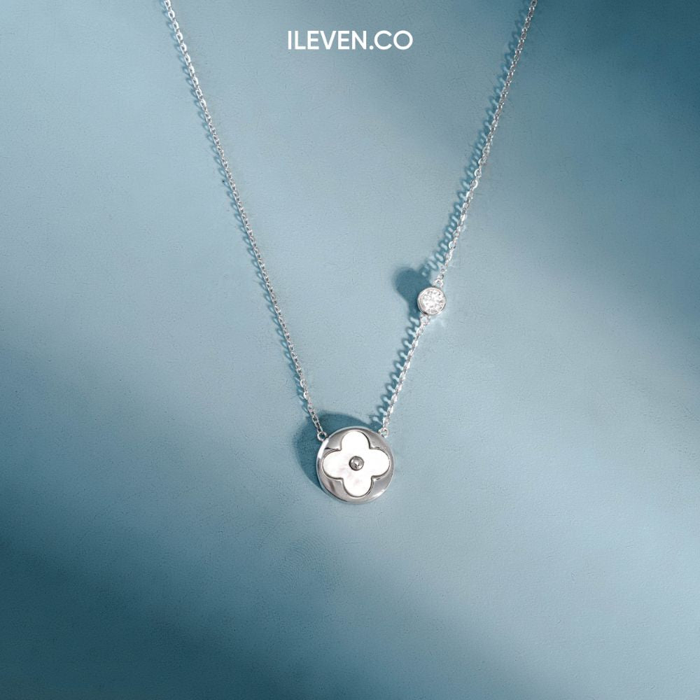 DÂY CHUYỀN NGỌC TRAI CỎ BA LÁCH MAY MẮN – ĐƯỢC CHẾ TẠO BẠC STERLING VỚI TRIPLESHIELD™