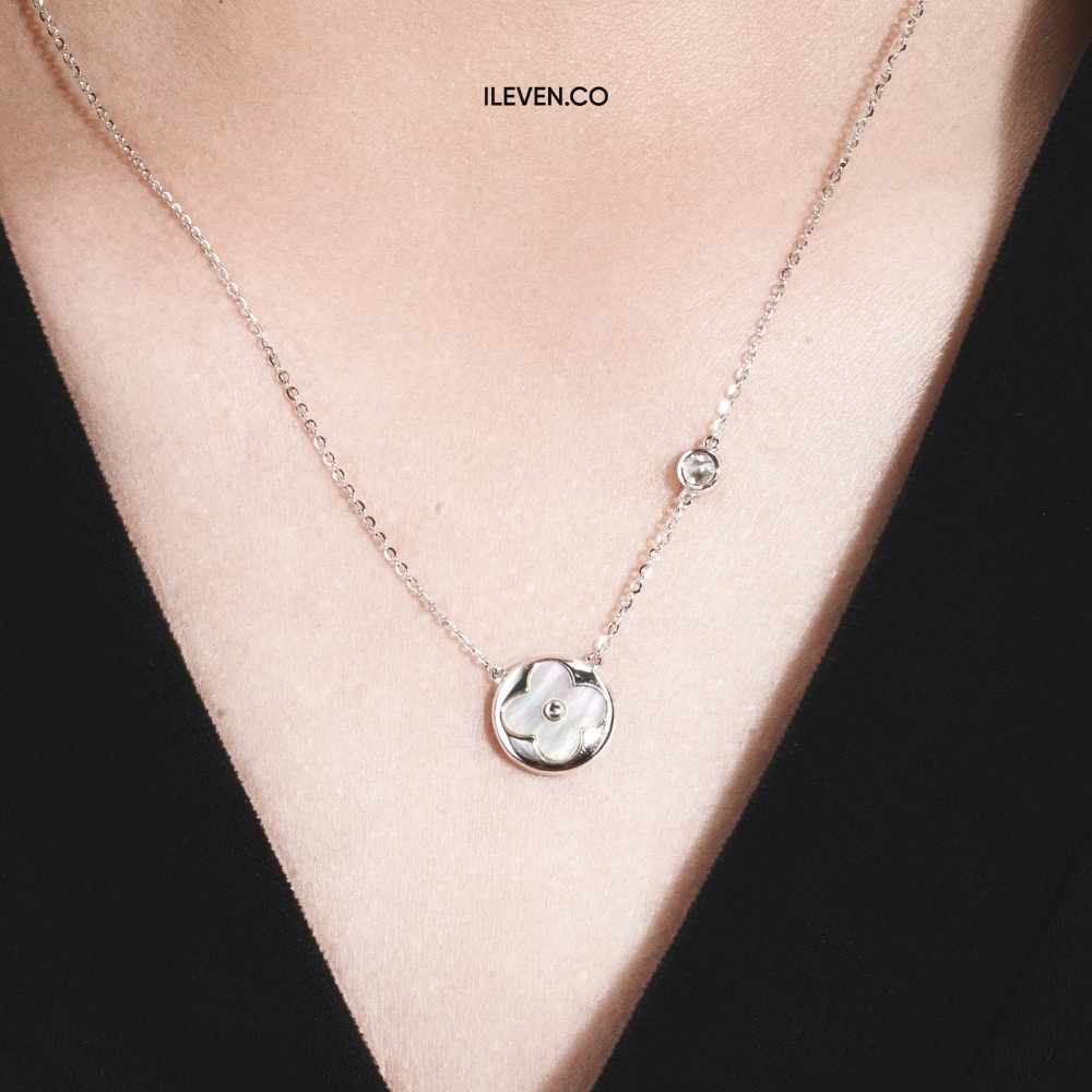 DÂY CHUYỀN NGỌC TRAI CỎ BA LÁCH MAY MẮN – ĐƯỢC CHẾ TẠO BẠC STERLING VỚI TRIPLESHIELD™