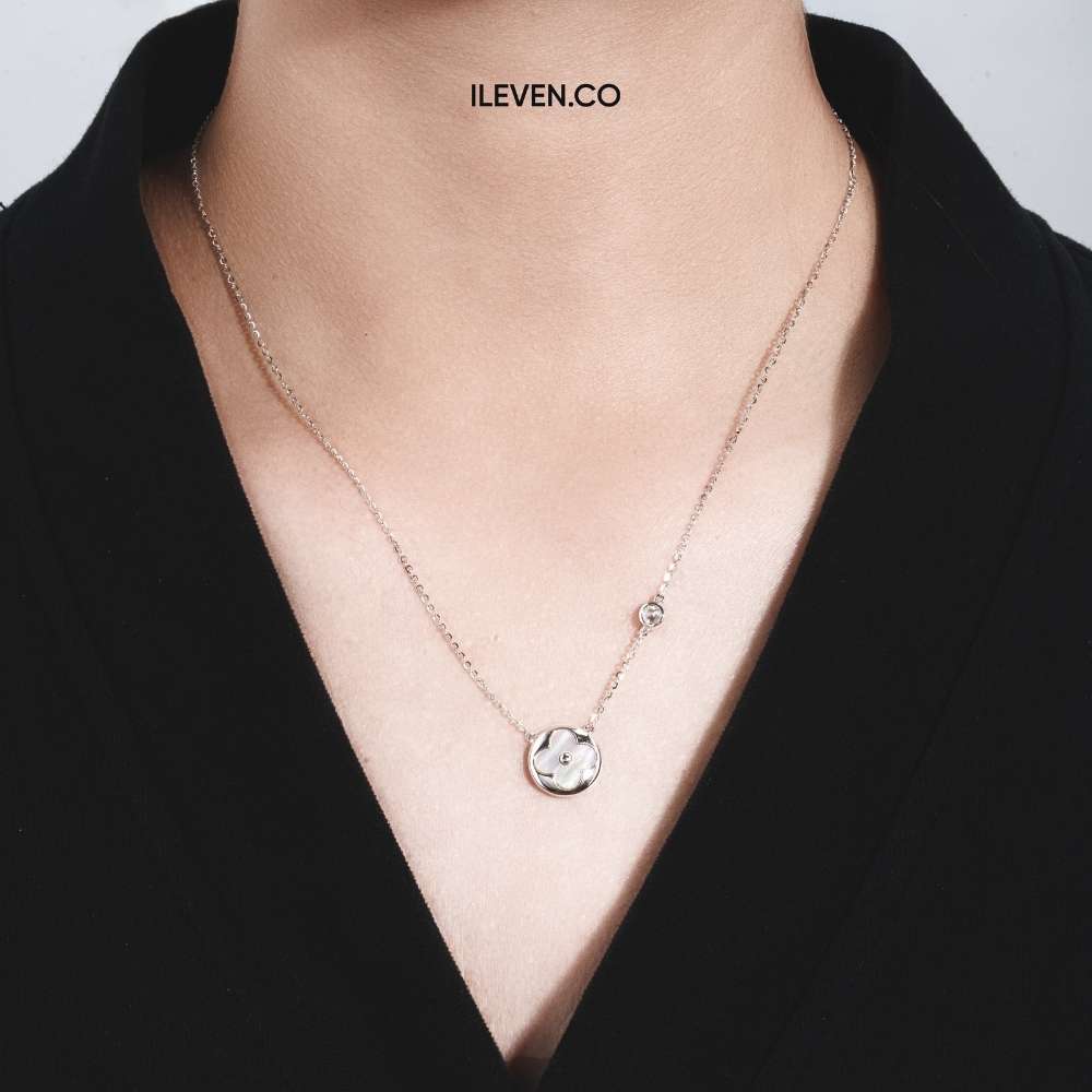 DÂY CHUYỀN NGỌC TRAI CỎ BA LÁCH MAY MẮN – ĐƯỢC CHẾ TẠO BẠC STERLING VỚI TRIPLESHIELD™