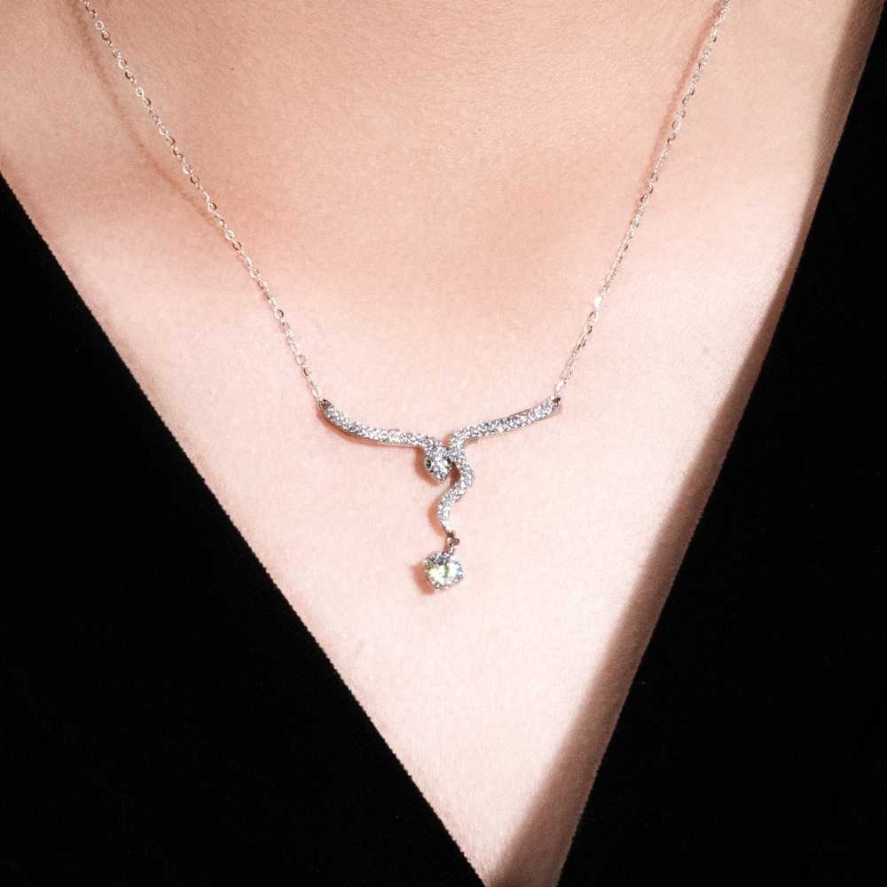 VÒNG CỔ SERPENT ELEGANCE – ĐƯỢC CHẾ TẠO BẰNG BẠC STERLING VỚI TRIPLESHIELD™