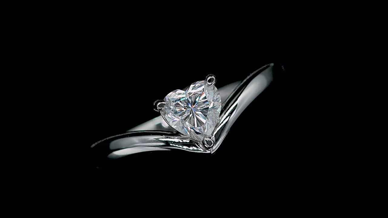 NHẪN MOISSANITE HÌNH TRÁI TIM – ĐƯỢC CHẾ TẠO BẠC STERLING VỚI ETERNAGOLD™